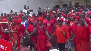 Femmes togolaises en rouge